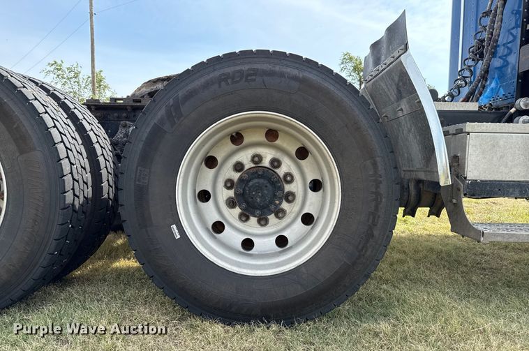 image for item DZ8824 1994 Freightliner USF-1E semi truck