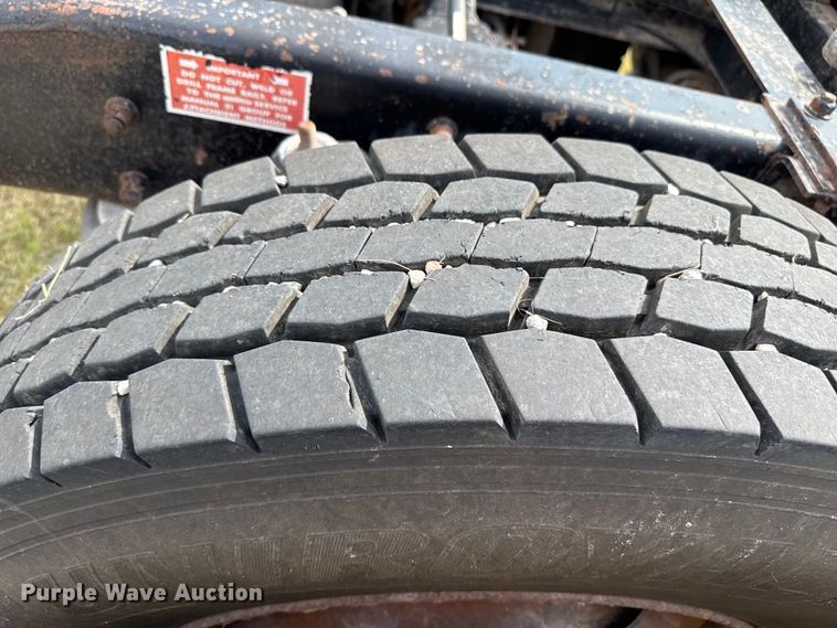 image for item DZ8824 1994 Freightliner USF-1E semi truck