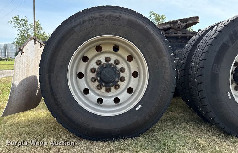 image for item DZ8824 1994 Freightliner USF-1E semi truck