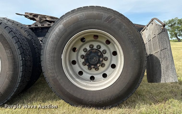 image for item DZ8824 1994 Freightliner USF-1E semi truck