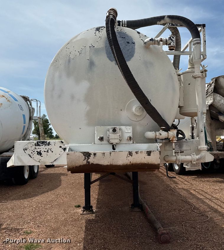 image for item DZ8829 2007 VNTP vacuum trailer