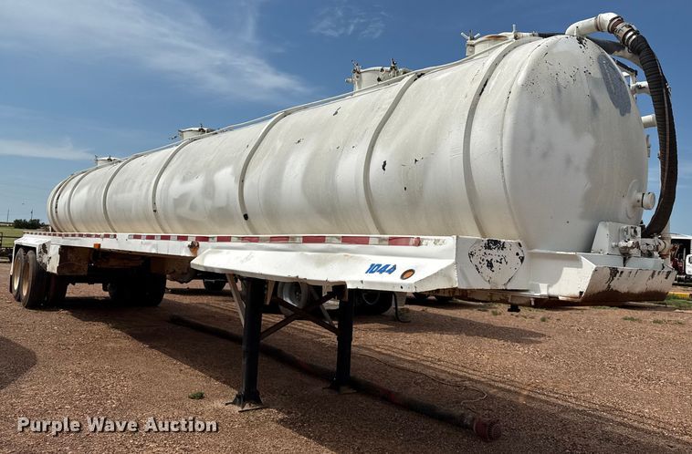 image for item DZ8829 2007 VNTP vacuum trailer