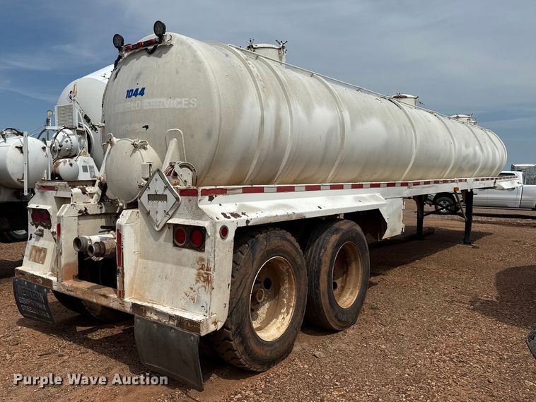 image for item DZ8829 2007 VNTP vacuum trailer