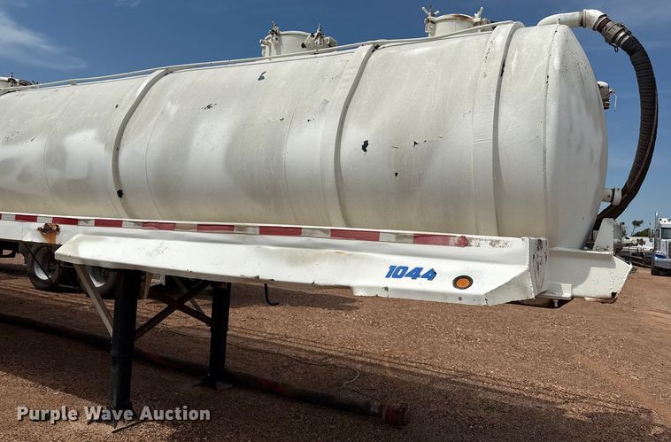 image for item DZ8829 2007 VNTP vacuum trailer