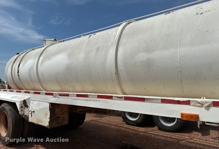 image for item DZ8829 2007 VNTP vacuum trailer