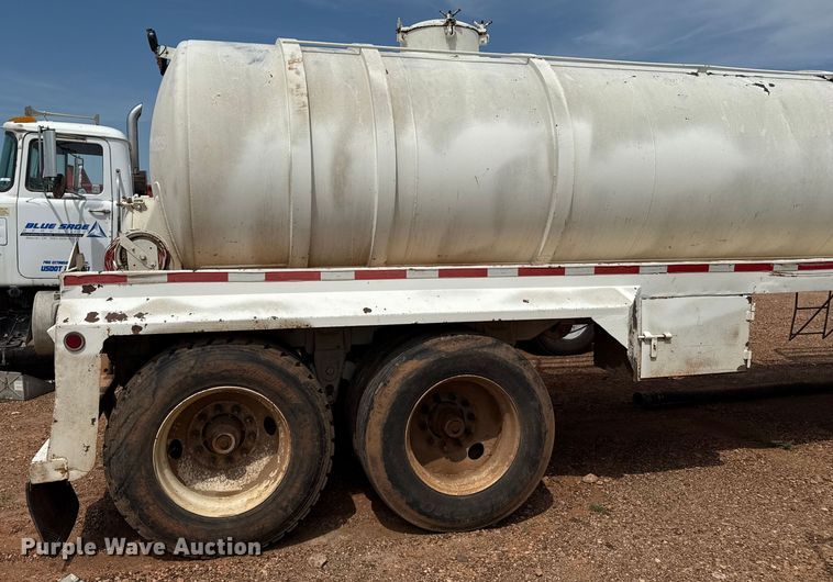 image for item DZ8829 2007 VNTP vacuum trailer