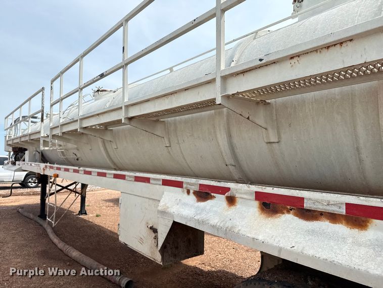 image for item DZ8829 2007 VNTP vacuum trailer