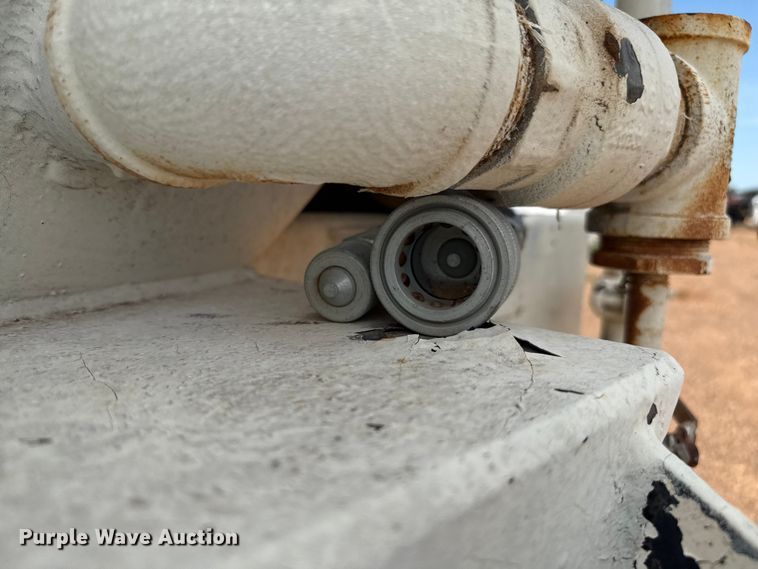 image for item DZ8829 2007 VNTP vacuum trailer