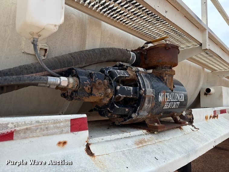 image for item DZ8829 2007 VNTP vacuum trailer