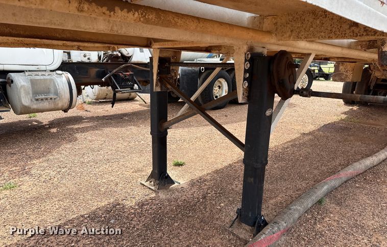 image for item DZ8829 2007 VNTP vacuum trailer