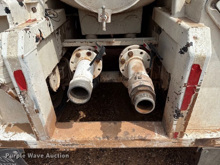 image for item DZ8829 2007 VNTP vacuum trailer