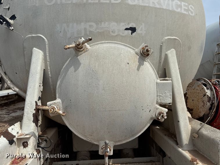 image for item DZ8829 2007 VNTP vacuum trailer