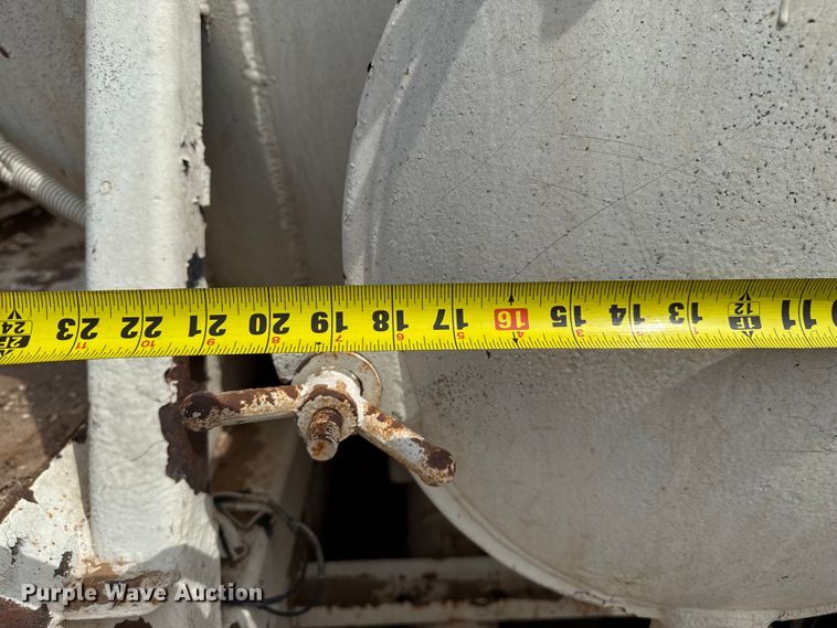 image for item DZ8829 2007 VNTP vacuum trailer