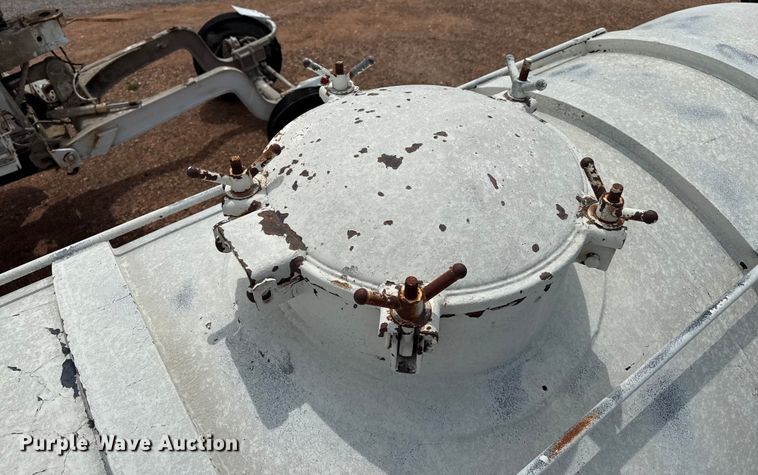 image for item DZ8829 2007 VNTP vacuum trailer