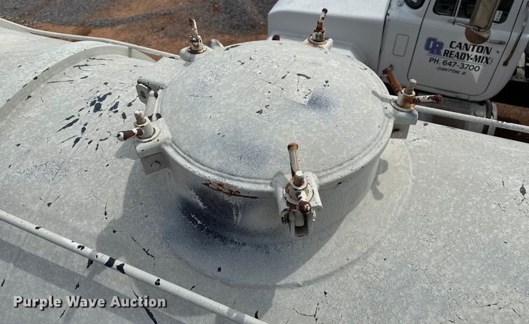 image for item DZ8829 2007 VNTP vacuum trailer