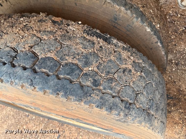 image for item DZ8829 2007 VNTP vacuum trailer