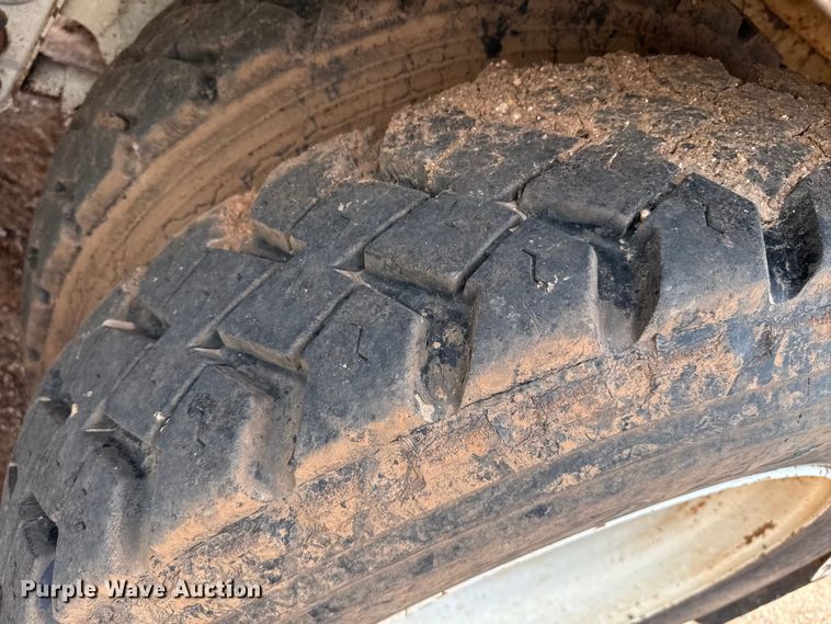 image for item DZ8829 2007 VNTP vacuum trailer