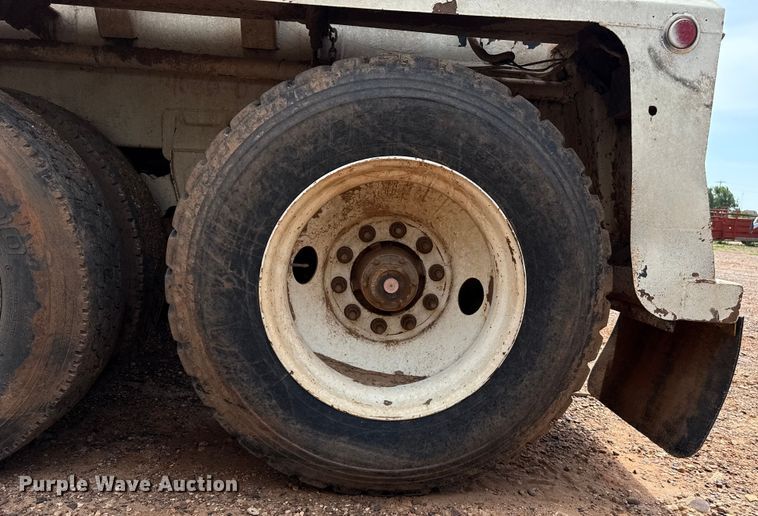 image for item DZ8829 2007 VNTP vacuum trailer