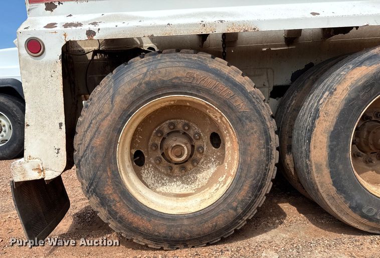 image for item DZ8829 2007 VNTP vacuum trailer