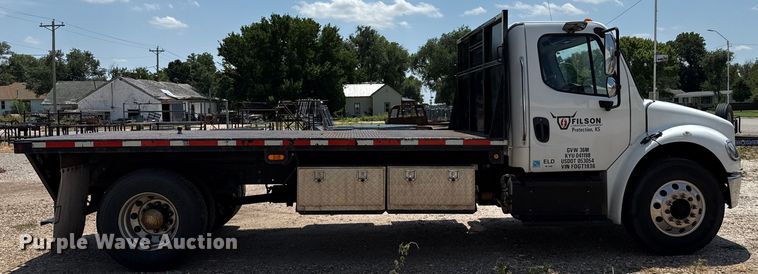 image for item DZ8835 2015 Freightliner flatbed truck