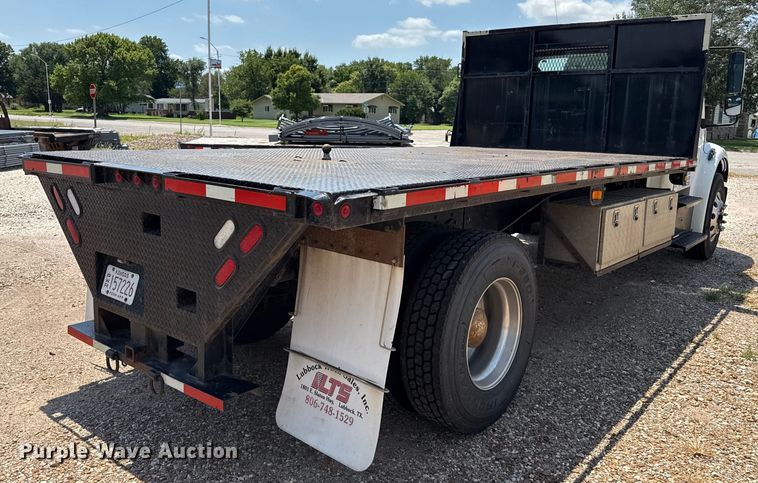 image for item DZ8835 2015 Freightliner flatbed truck