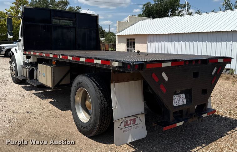 image for item DZ8835 2015 Freightliner flatbed truck