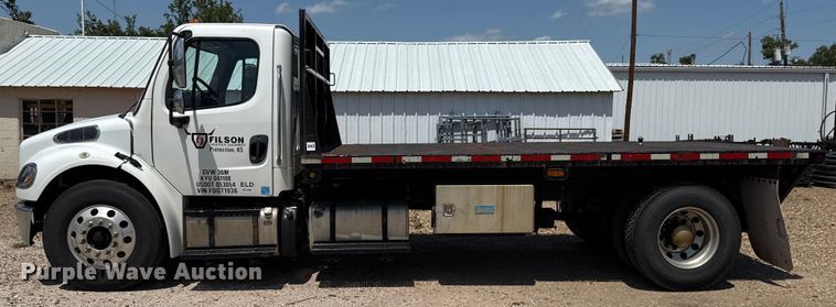 image for item DZ8835 2015 Freightliner flatbed truck