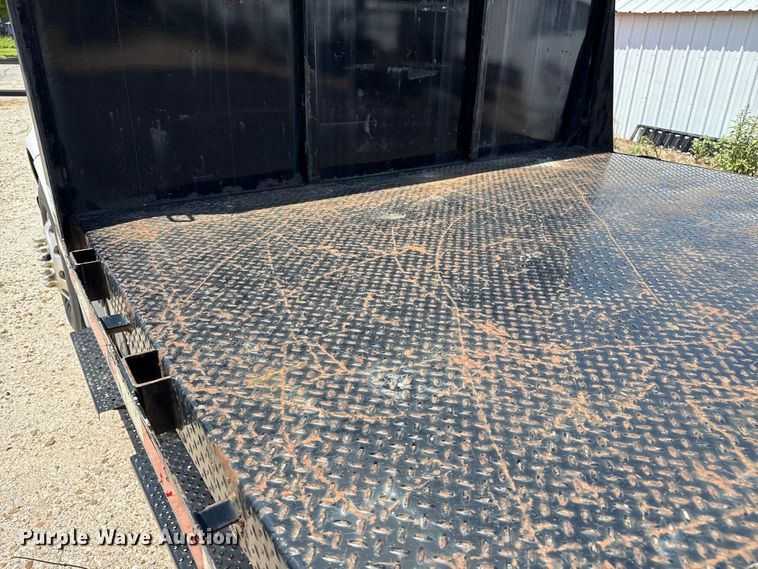 image for item DZ8835 2015 Freightliner flatbed truck