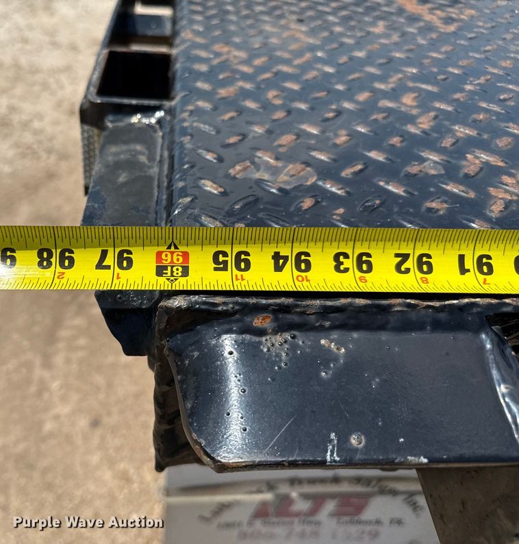 image for item DZ8835 2015 Freightliner flatbed truck