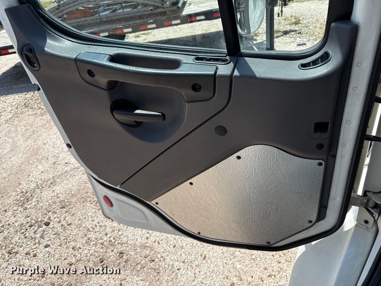 image for item DZ8835 2015 Freightliner flatbed truck