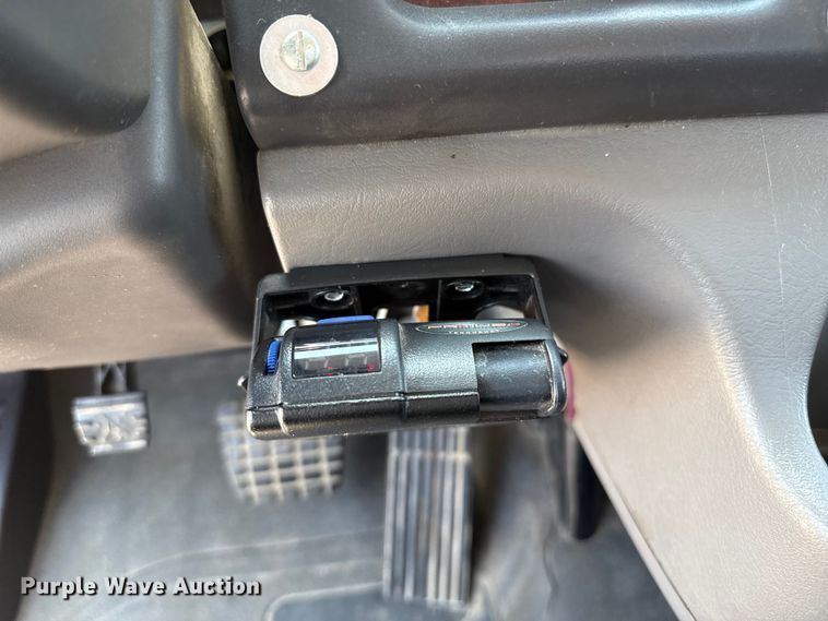 image for item DZ8835 2015 Freightliner flatbed truck