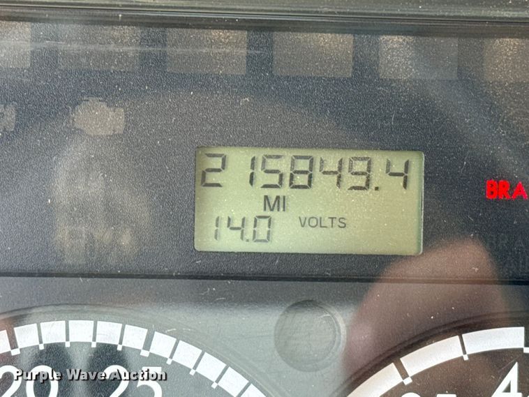 image for item DZ8835 2015 Freightliner flatbed truck