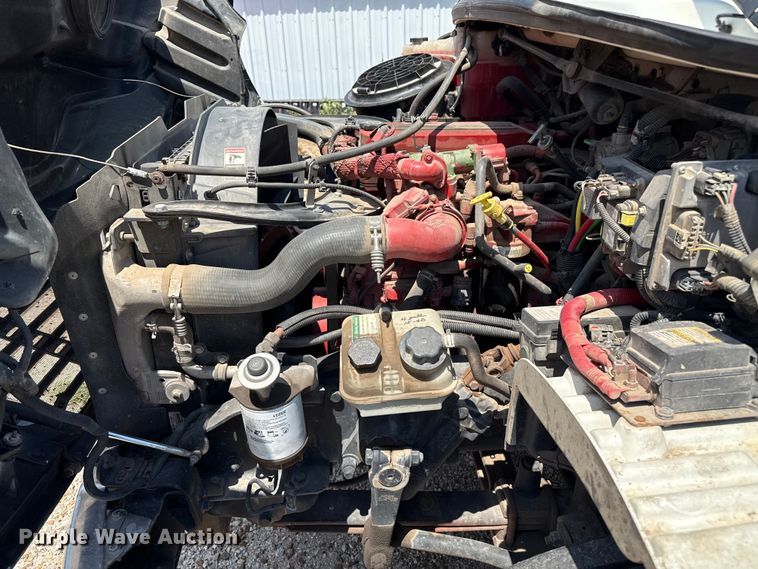 image for item DZ8835 2015 Freightliner flatbed truck