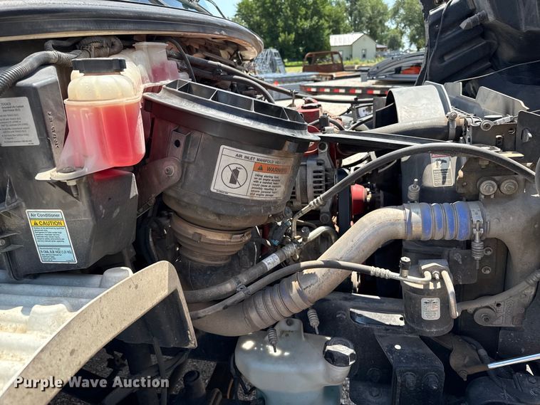 image for item DZ8835 2015 Freightliner flatbed truck