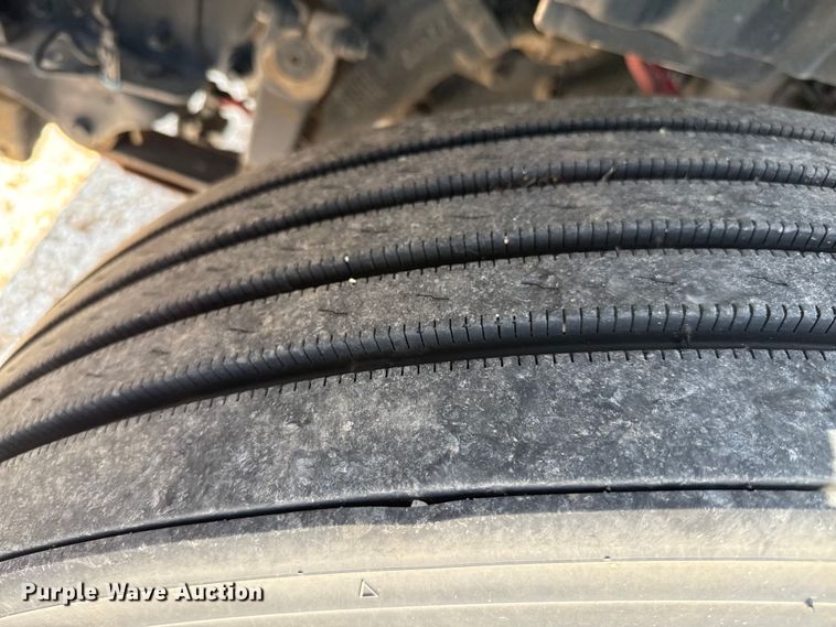 image for item DZ8835 2015 Freightliner flatbed truck