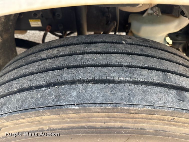 image for item DZ8835 2015 Freightliner flatbed truck