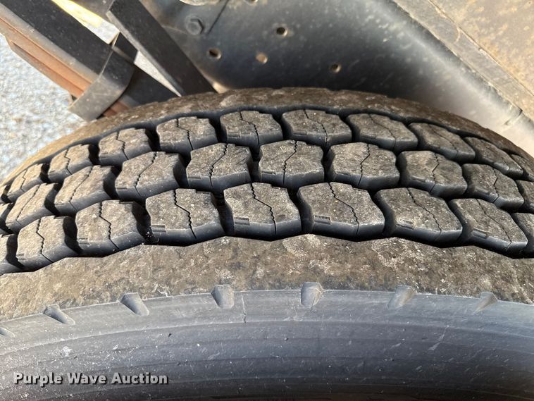 image for item DZ8835 2015 Freightliner flatbed truck