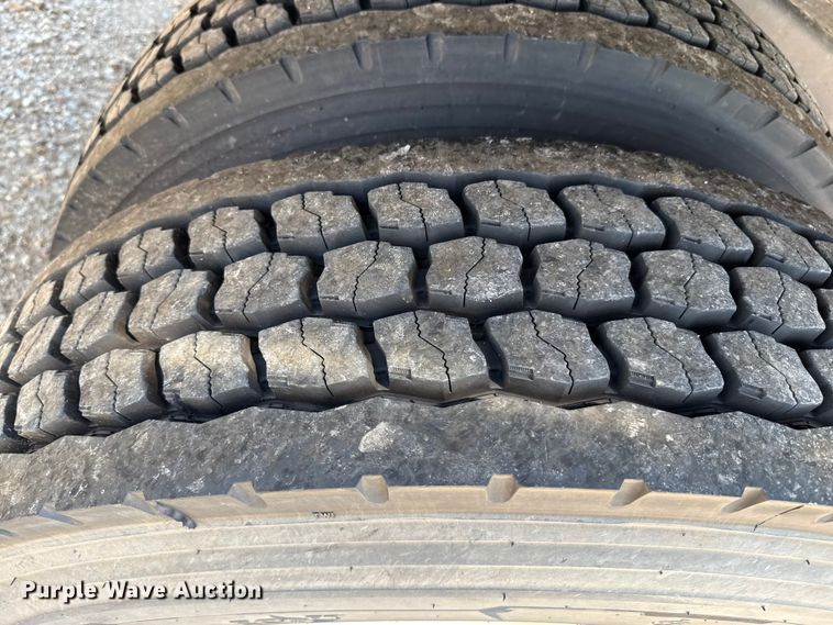 image for item DZ8835 2015 Freightliner flatbed truck