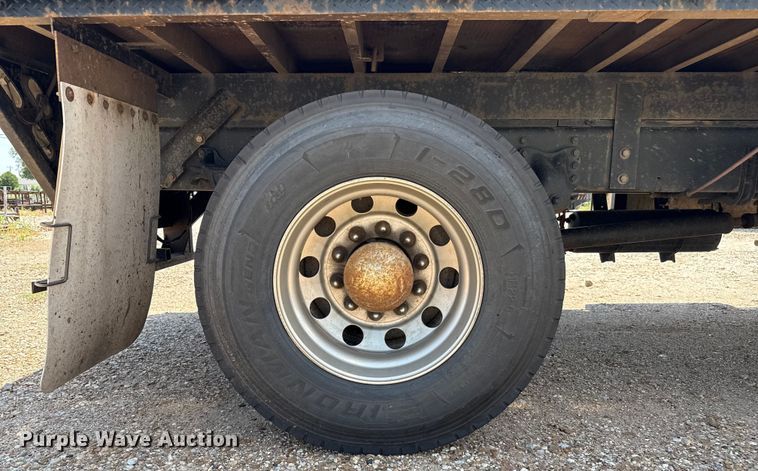 image for item DZ8835 2015 Freightliner flatbed truck