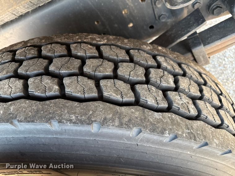 image for item DZ8835 2015 Freightliner flatbed truck