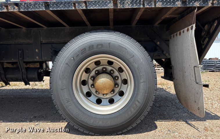 image for item DZ8835 2015 Freightliner flatbed truck