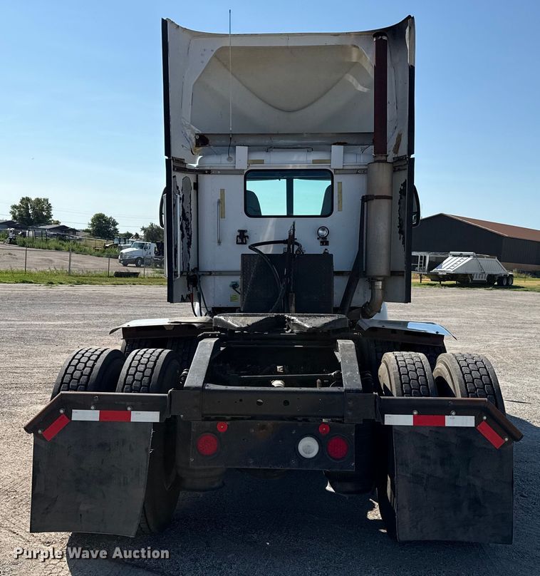 image for item DZ8848 2004 International 9400i semi truck