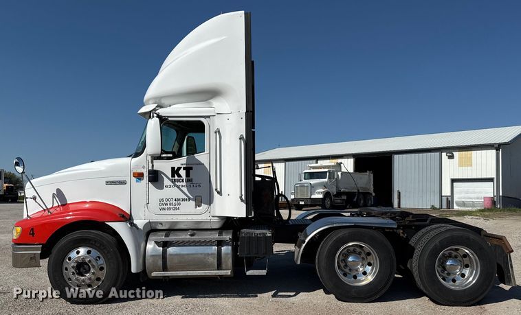 image for item DZ8848 2004 International 9400i semi truck