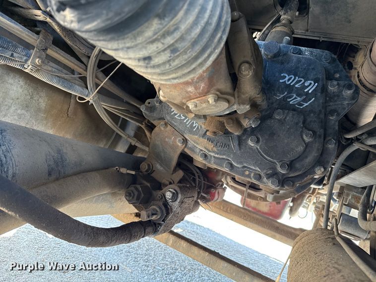 image for item DZ8848 2004 International 9400i semi truck