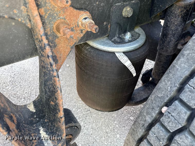 image for item DZ8848 2004 International 9400i semi truck