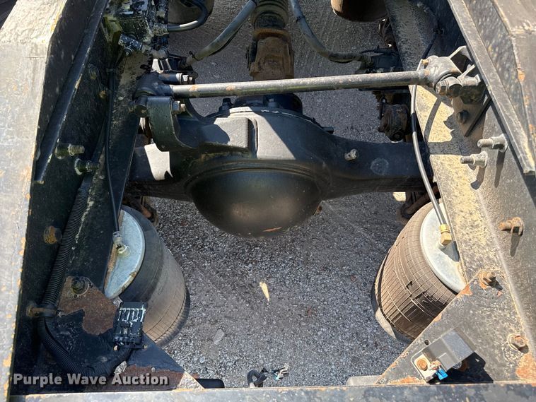 image for item DZ8848 2004 International 9400i semi truck