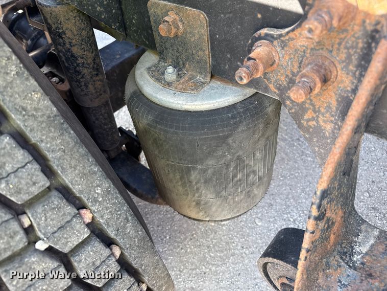 image for item DZ8848 2004 International 9400i semi truck