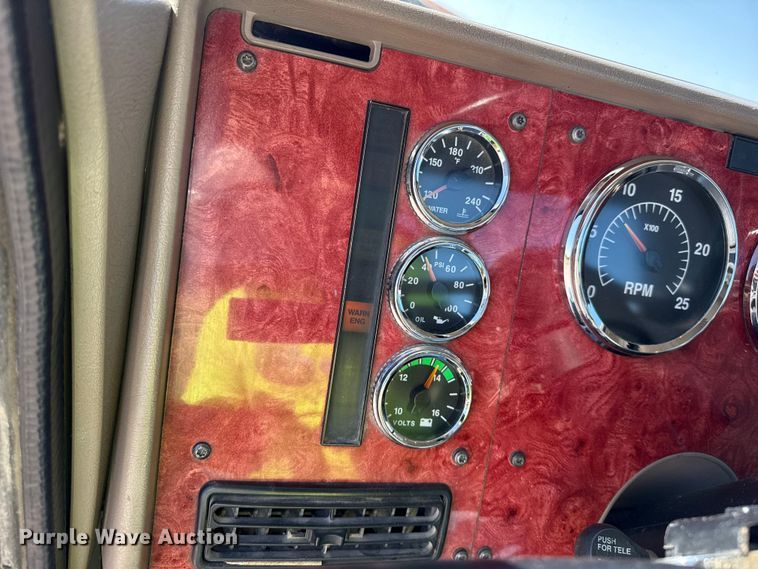 image for item DZ8848 2004 International 9400i semi truck