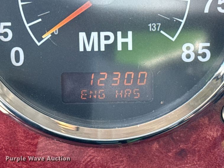 image for item DZ8848 2004 International 9400i semi truck