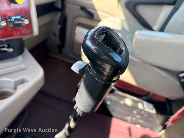 image for item DZ8848 2004 International 9400i semi truck